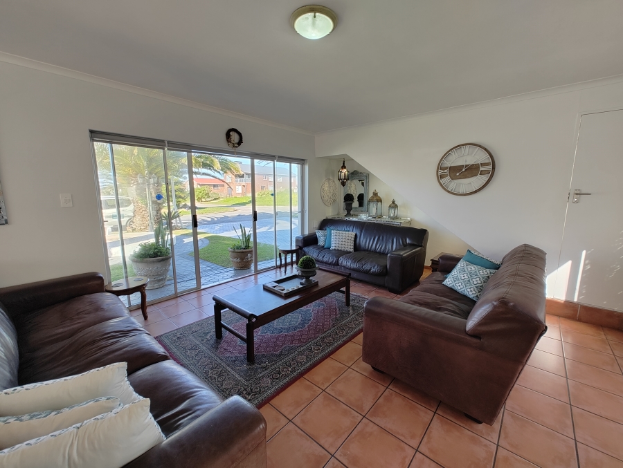 To Let 3 Bedroom Property for Rent in Stilbaai Wes Western Cape